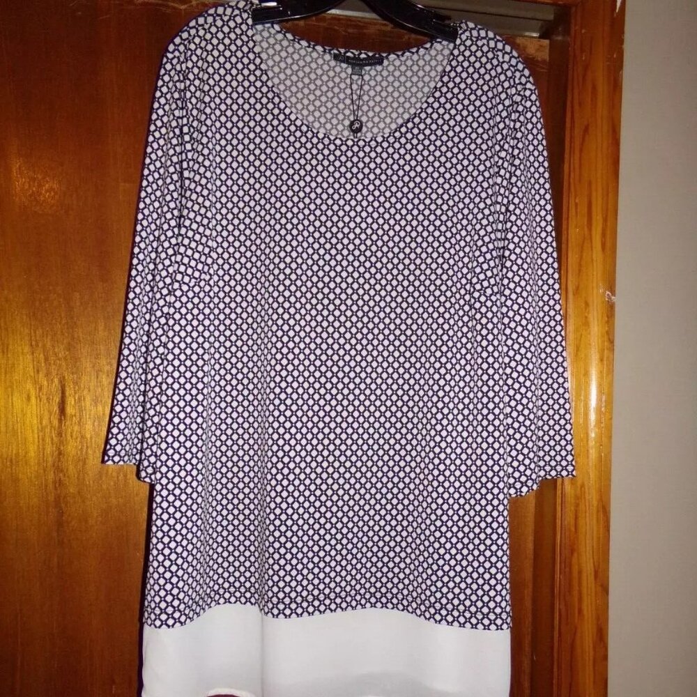 NWT Women's top from Adrianna Papell in a size 2X.